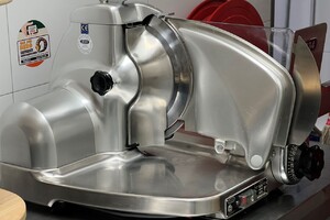 Cretel toont manuele skinner M360M op Meat Expo