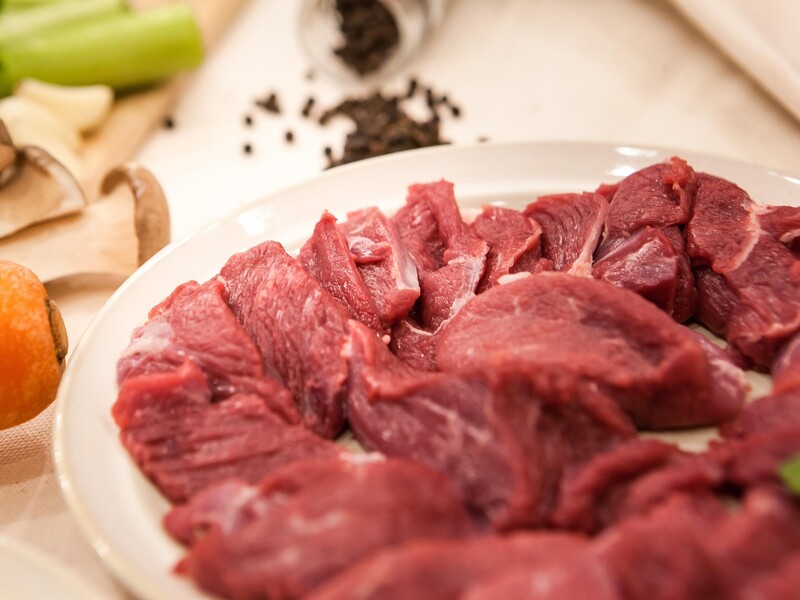 Consument kiest met Kerst w&eacute;&eacute;r massaal voor vlees (dus retail ook)