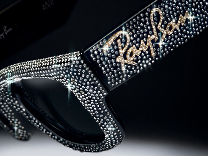 A$AP Rocky drukt zijn stempel op Ray-Bans iconische model