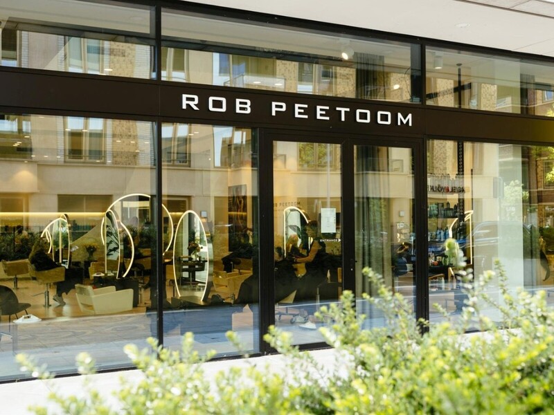 Rob Peetoom en OpenUp starten training voor kappers: de stoel als plek voor een goed gesprek