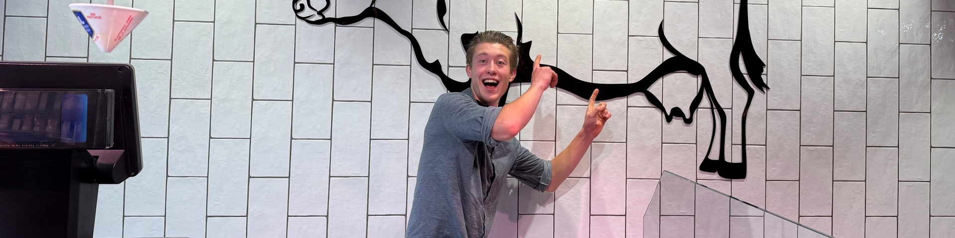 Jong bloed achter het hakmes: 21-jarige Wesley runt eigen slagerij in Huizen 