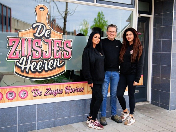 De Zusjes Heeren doen het graag op hun eigen manier: 'Met een typisch Theikes randje'