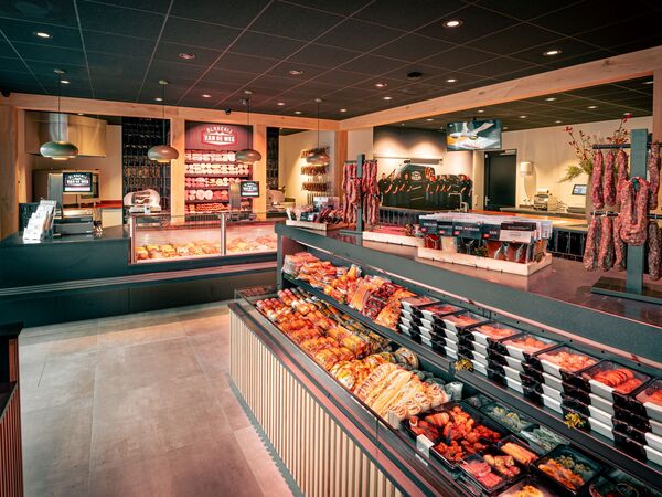 Slagerij van de Weg heropent na grote verbouwing
